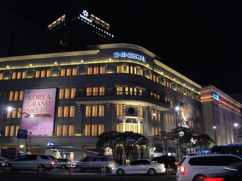 Shinsegae_Department_Store_Main_Store_at_night_01