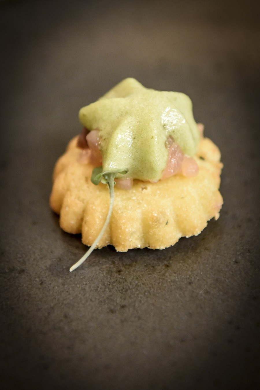 Tortilla de maíz con salmón ahumado Benfumat y espuma de pico de gallo