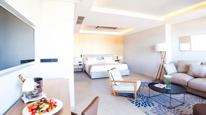 Valparaiso-Demi-suite-Luxury-Spain