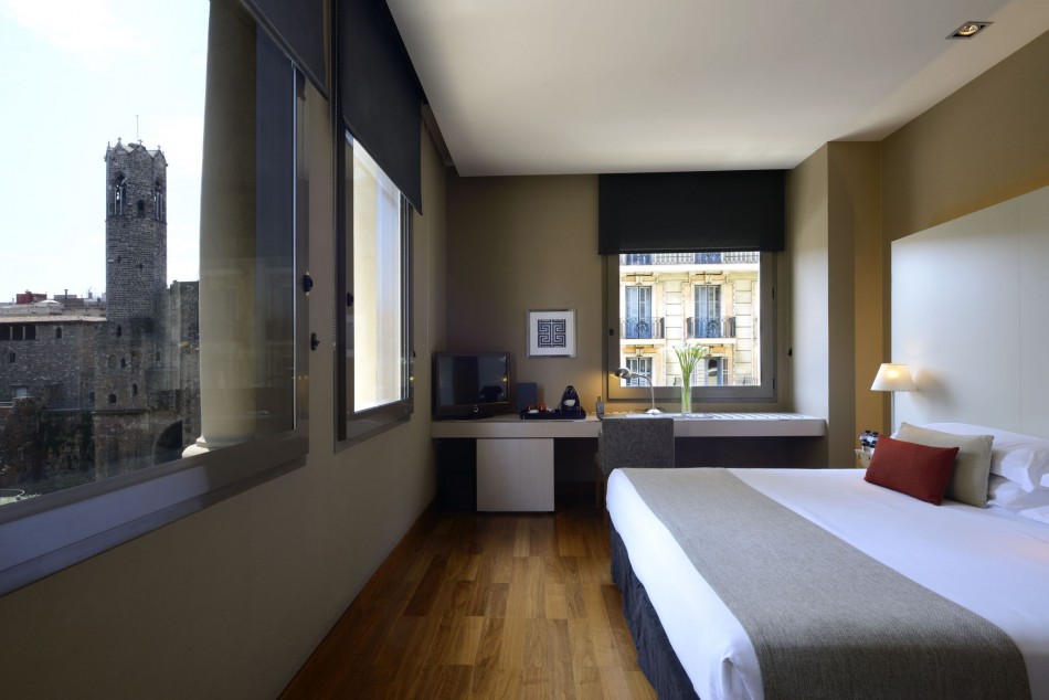 Grand-Hotel-Central-Deluxe-room-LuxurySpain